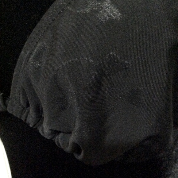 Garage triangle tie up bikini top with skulls - Picture 2 of 5